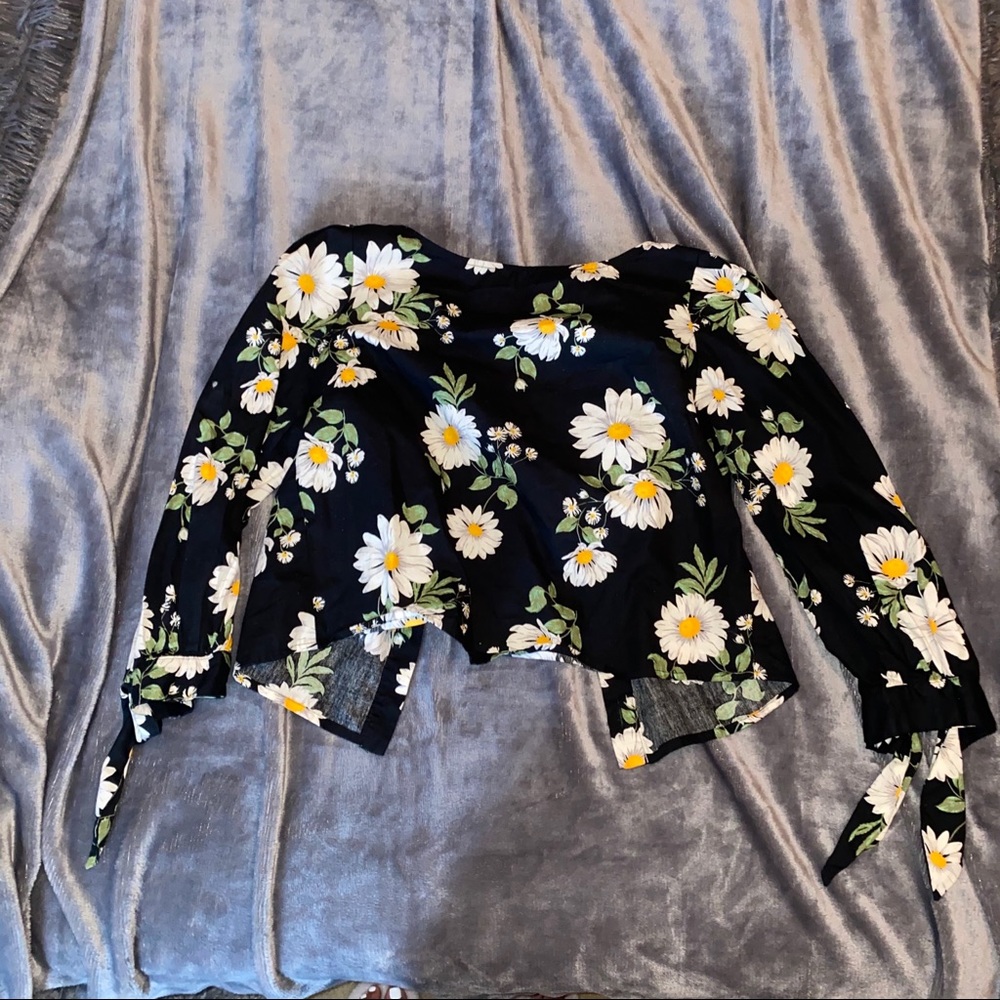 ClosetClosing! Daisy crop top w/ back out